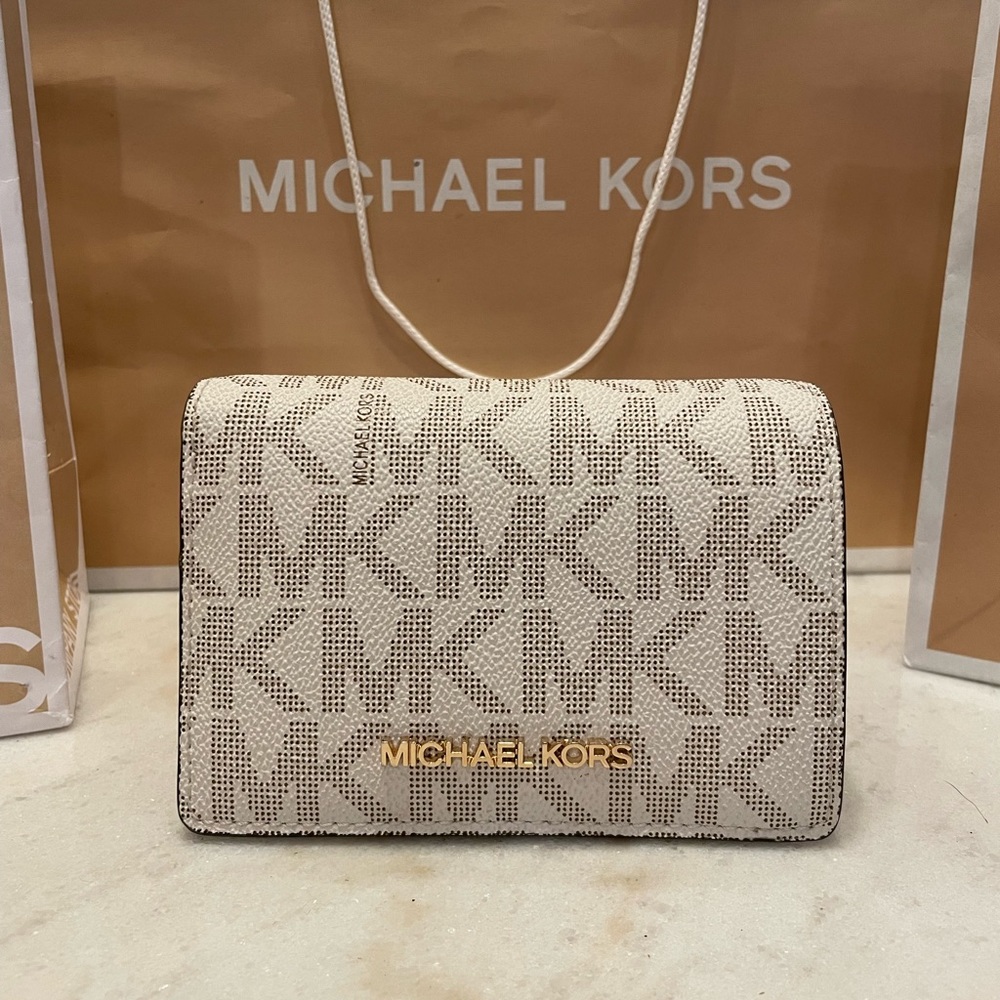 Michel Kors wallet in Camel/White Canvas